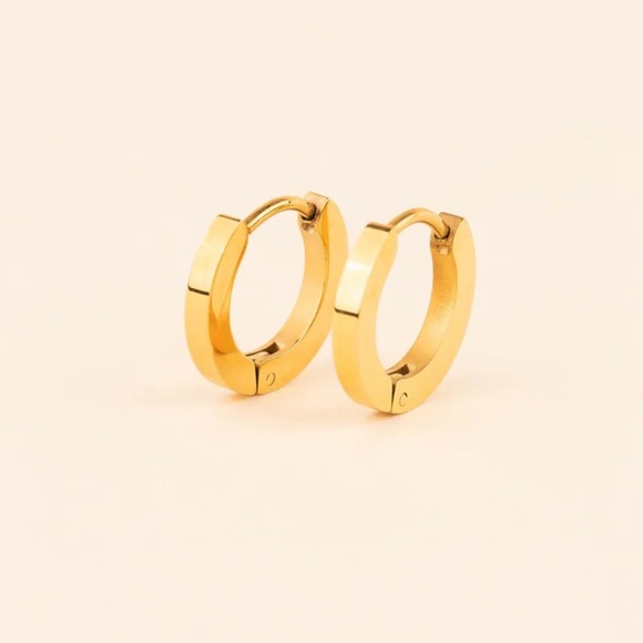 NEW Oh Clem Smooth Huggie Hoop Earrings in Gold for Sensitive Ears 👂 - Picture 5 of 7